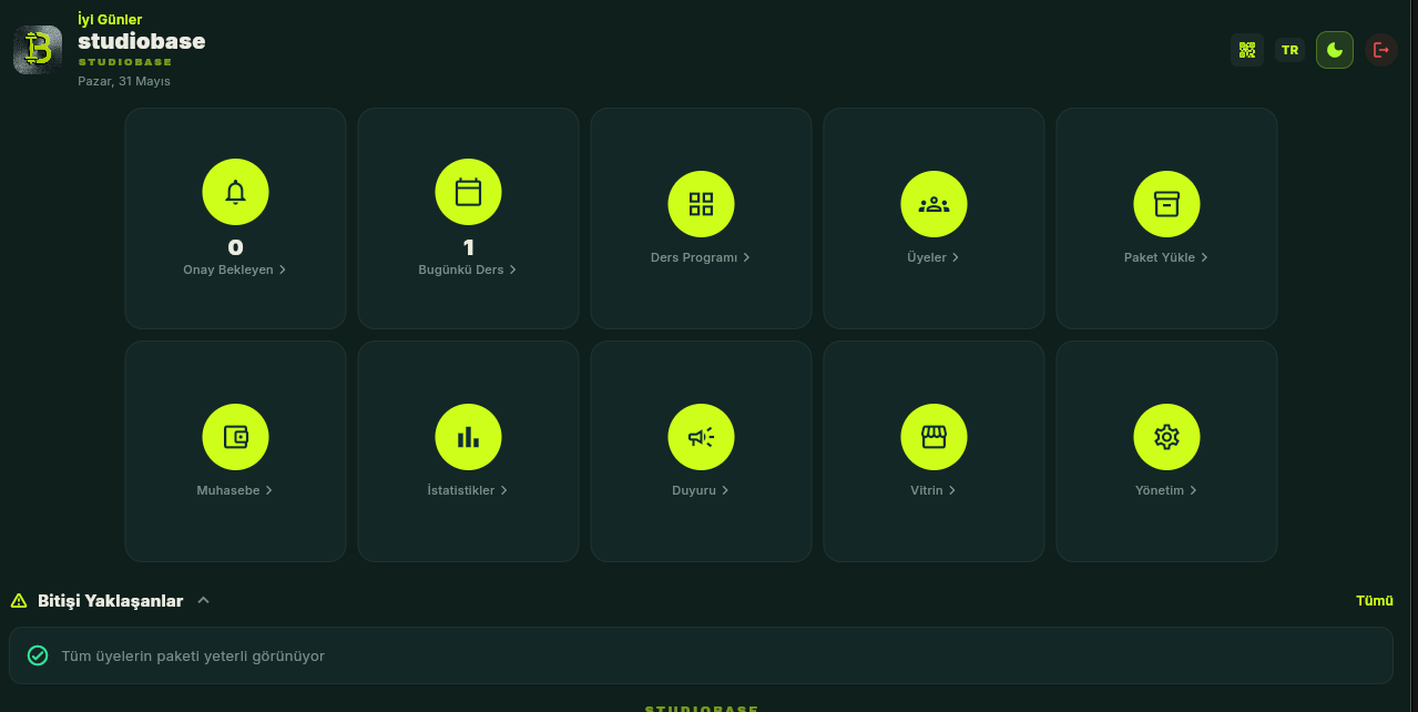 StudioBase web paneli